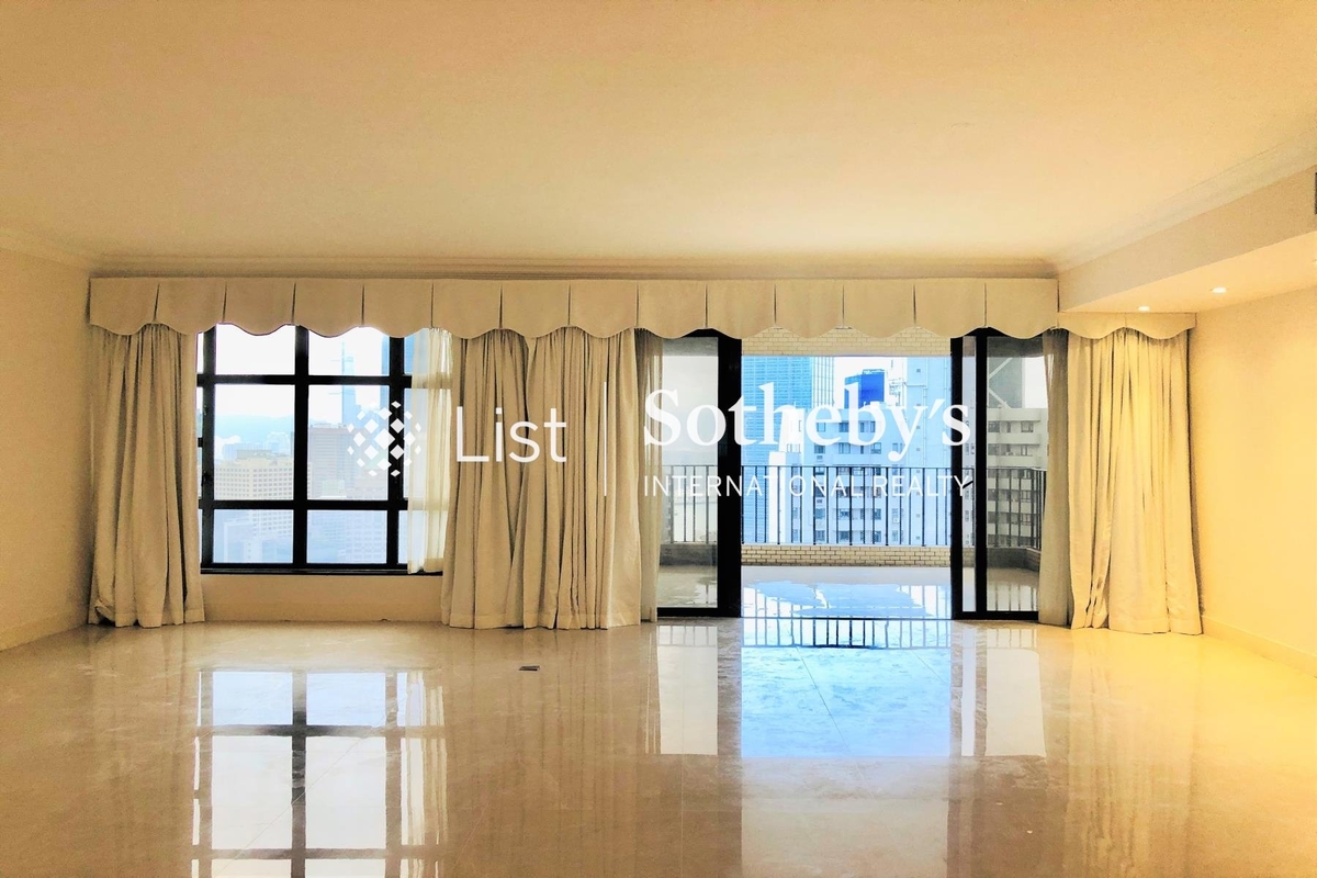 Grenville House 嘉慧園 | Living and Dining Room