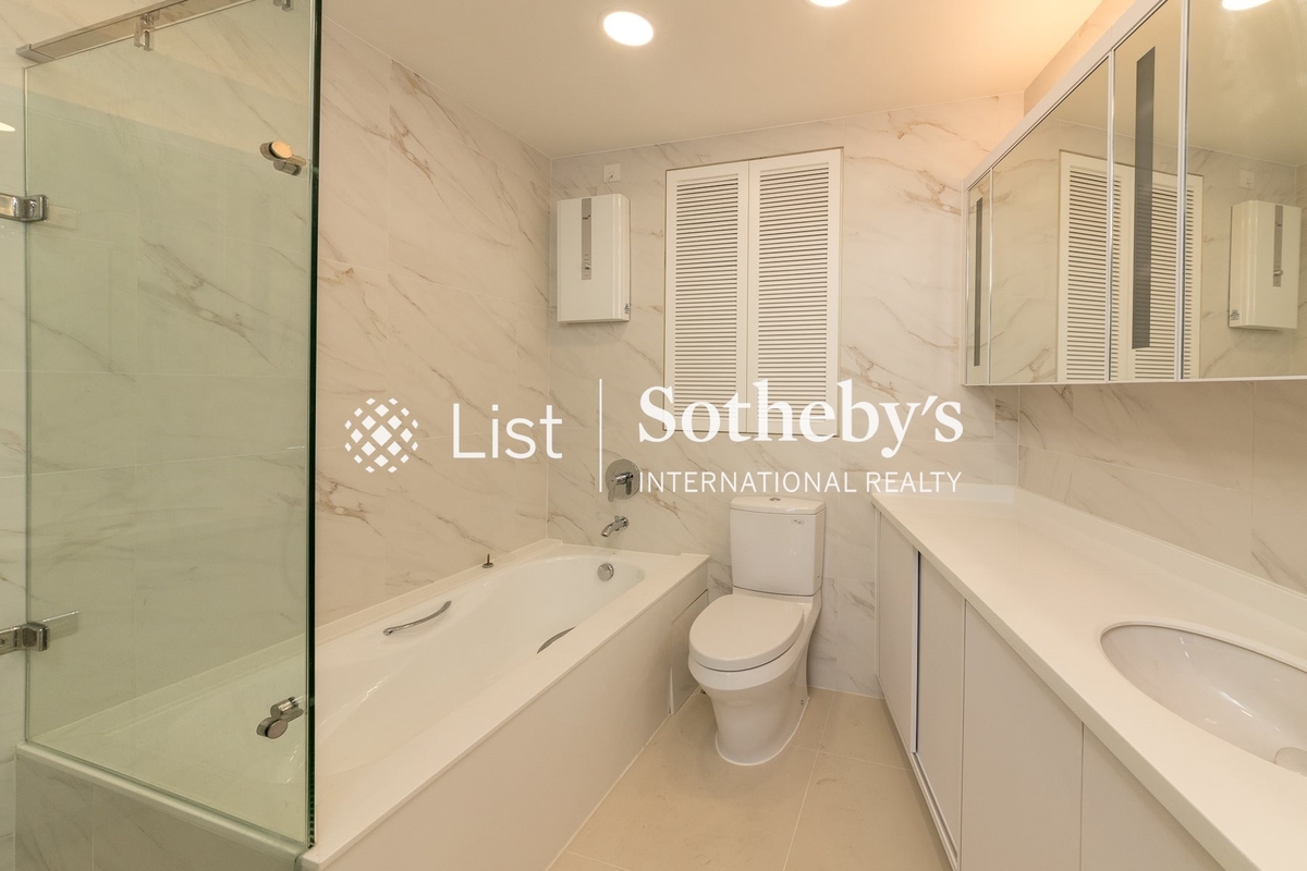 Grenville House 嘉慧園 | Master Bathroom