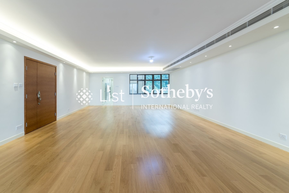 Grenville House 嘉慧園 | Living and Dining Room