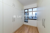 Grenville House 嘉慧園 | Walk-in Closet in Master Bedroom