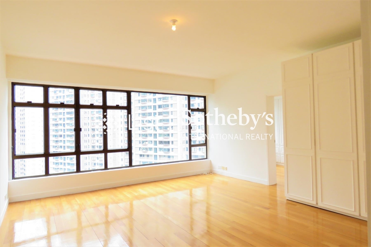 Grenville House 嘉慧園 | Master Bedroom