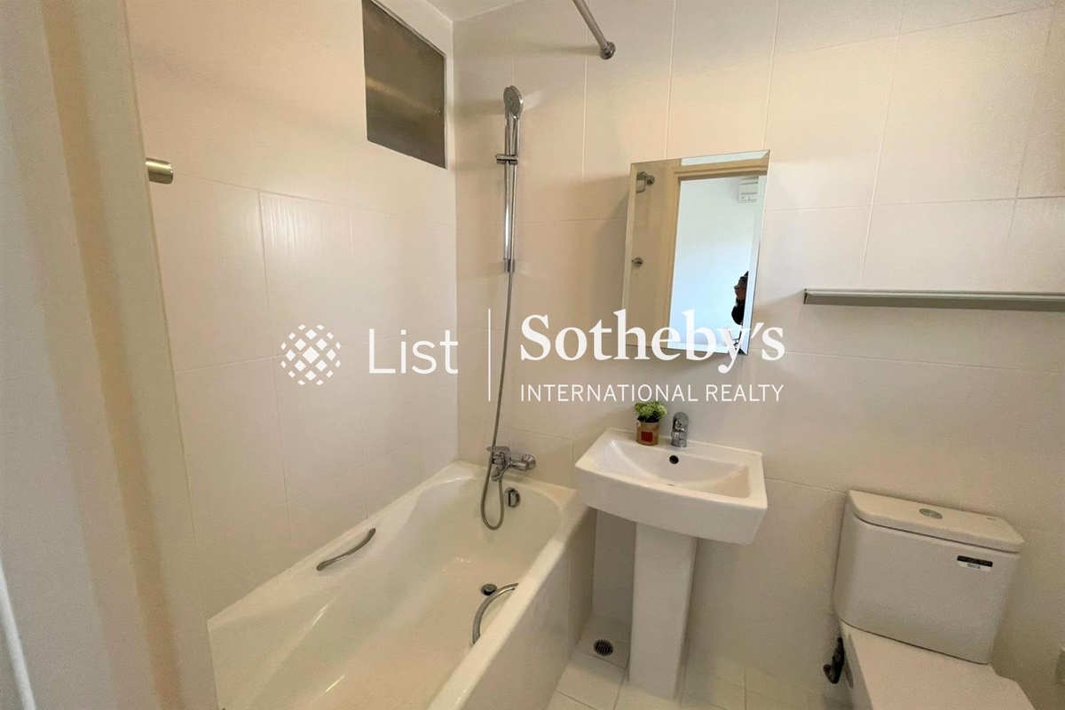 Skyline Mansion 年豐園 | Master Bathroom