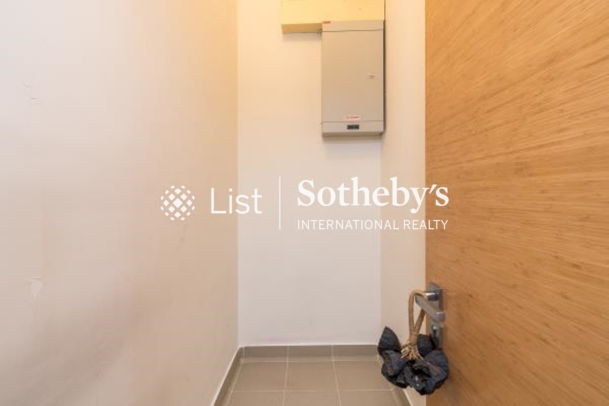 Arezzo 瀚然 | Storage at Entrance