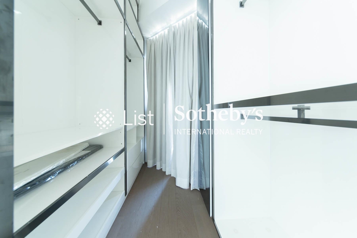 Argenta 珒然 | Walk-in Closet in Master Bedroom