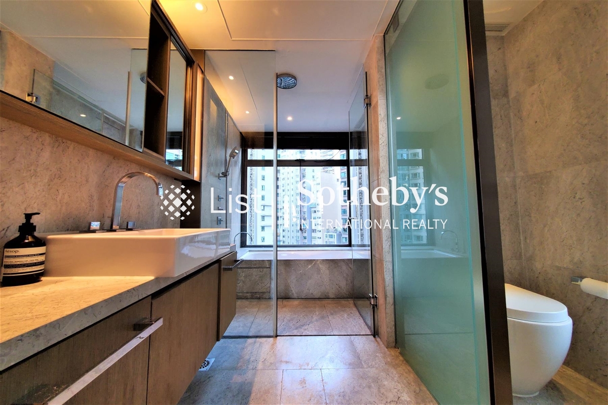 Azura 蔚然 | Master Bathroom