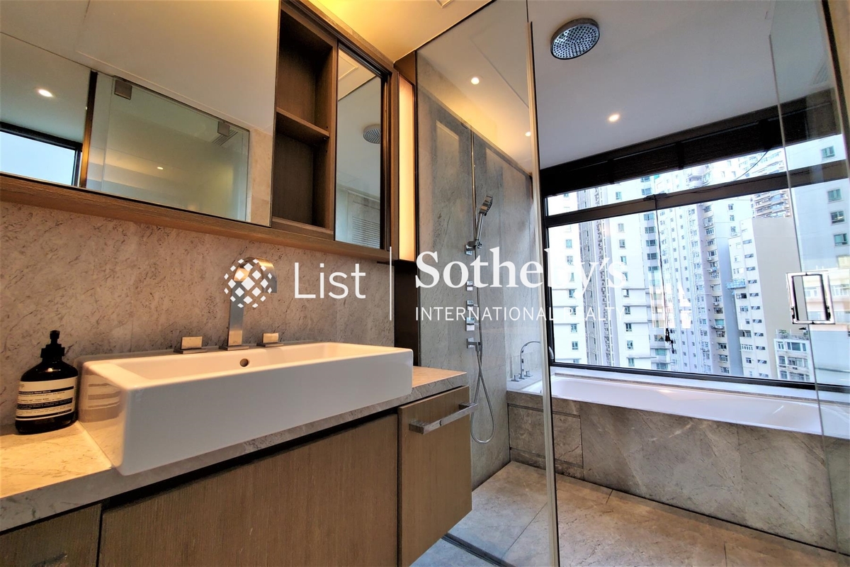 Azura 蔚然 | Master Bathroom