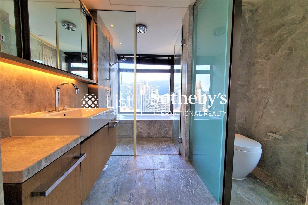 Azura 蔚然 | Master Bathroom