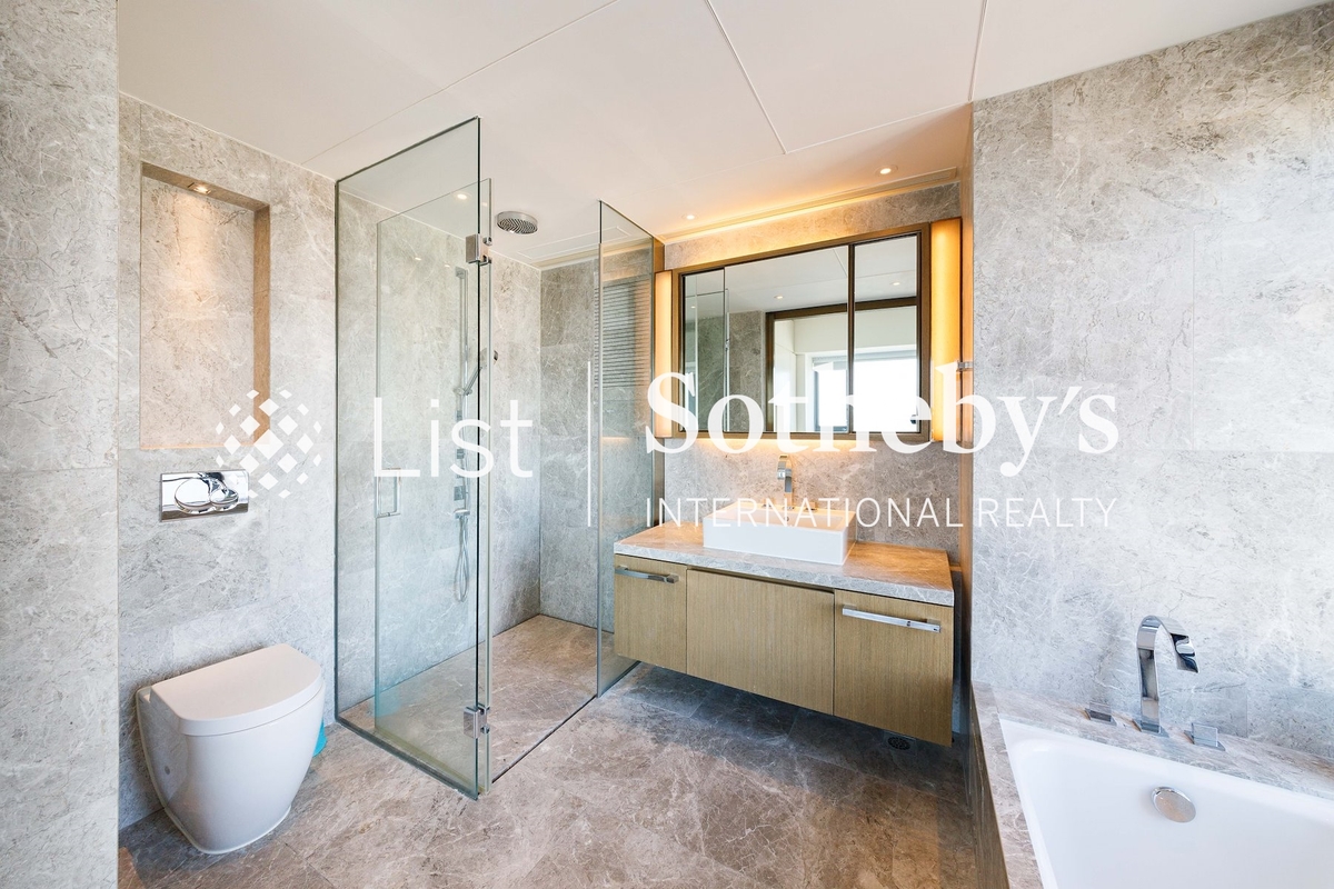 Azura 蔚然 | Master Bathroom