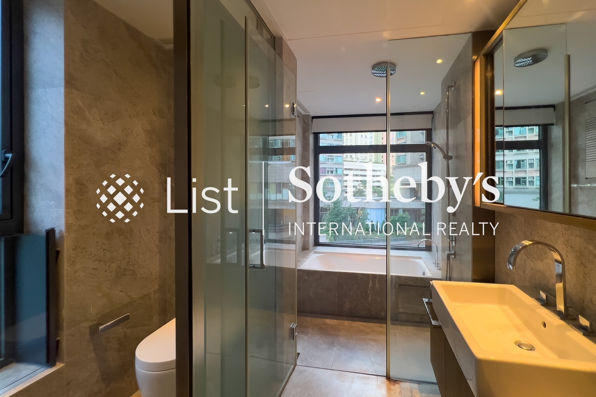 Azura 蔚然 | Master Bathroom