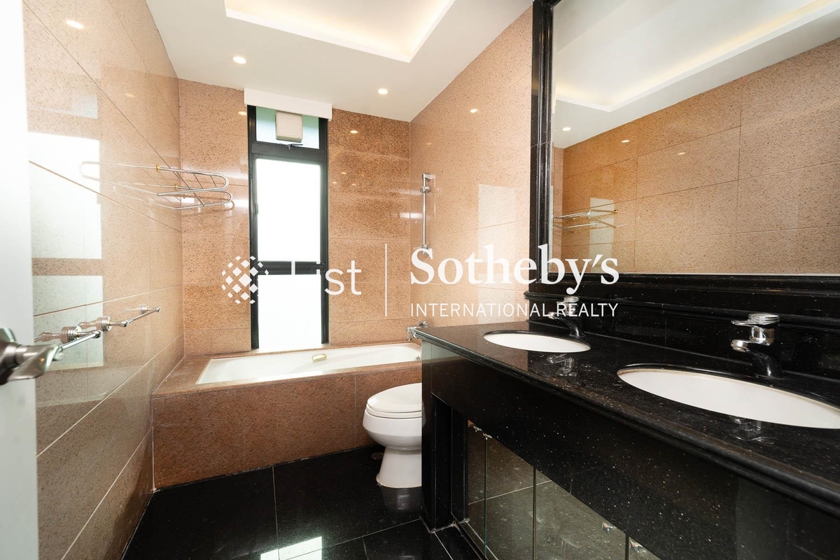 The Harbourview 港景別墅 | Guest Bathroom