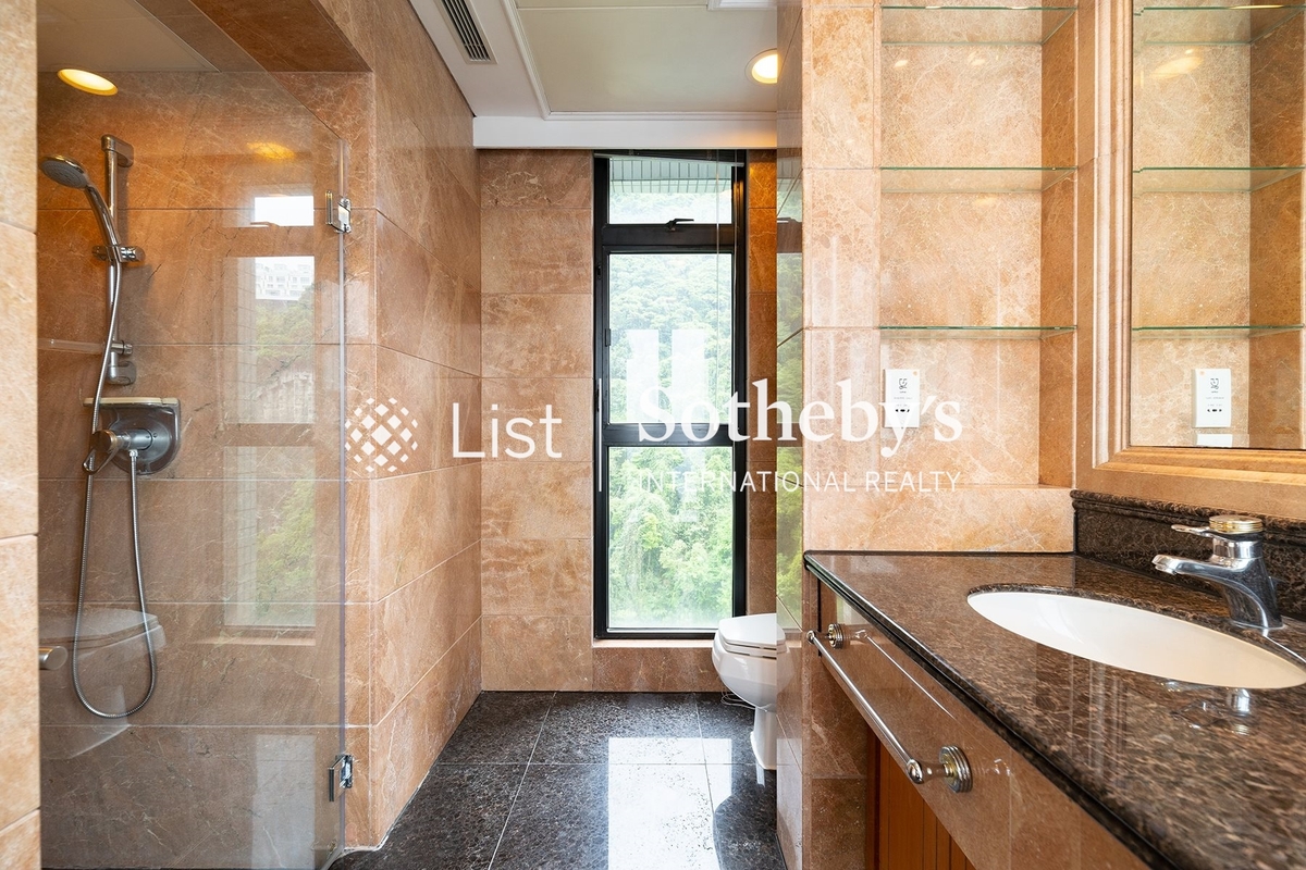 The Harbourview 港景別墅 | Master Bathroom