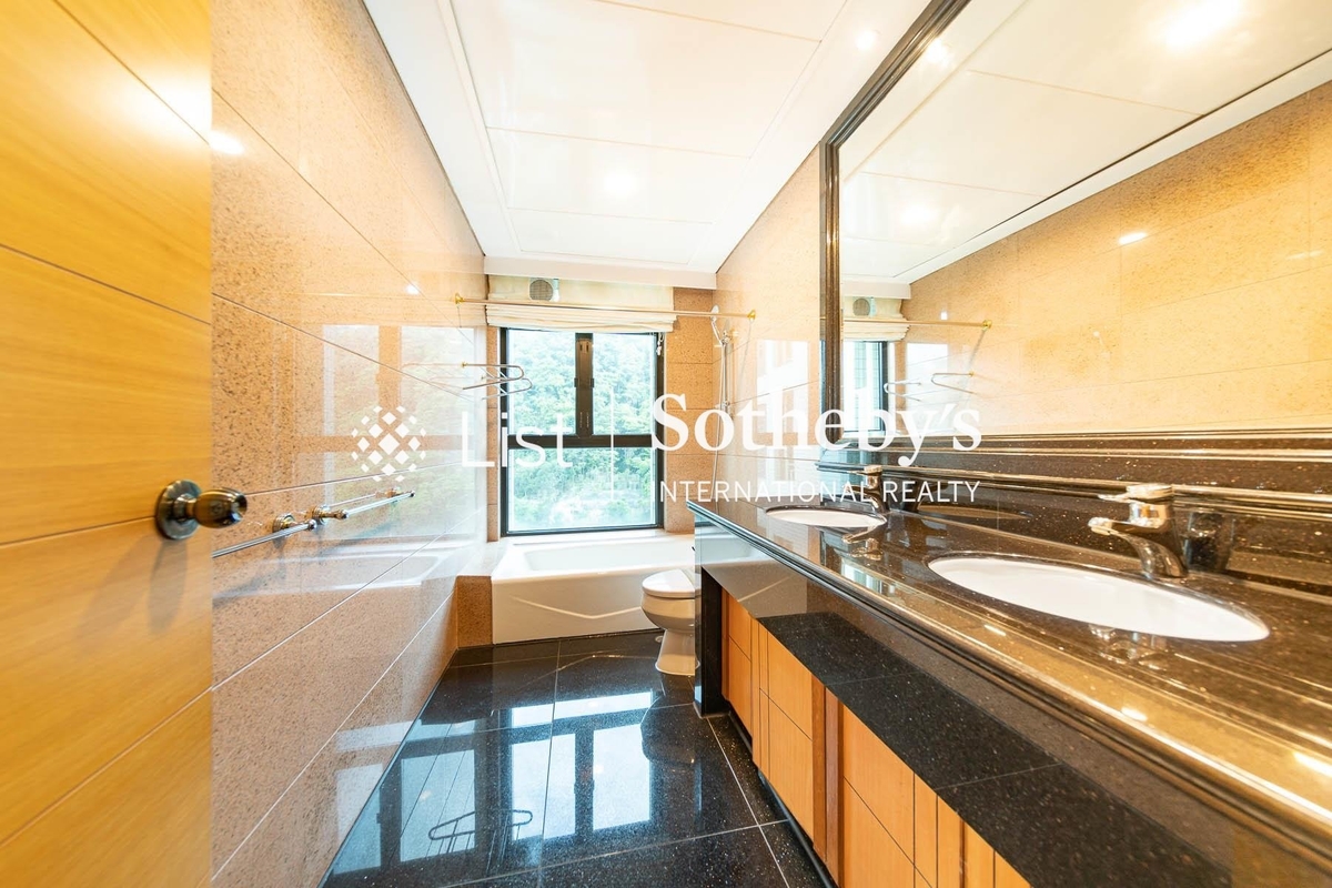 The Harbourview 港景別墅 | Guest Bathroom