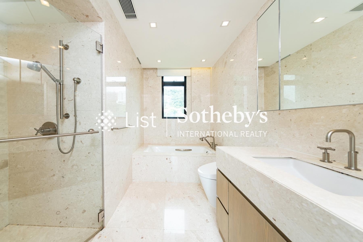 The Harbourview 港景别墅 | Master Bathroom
