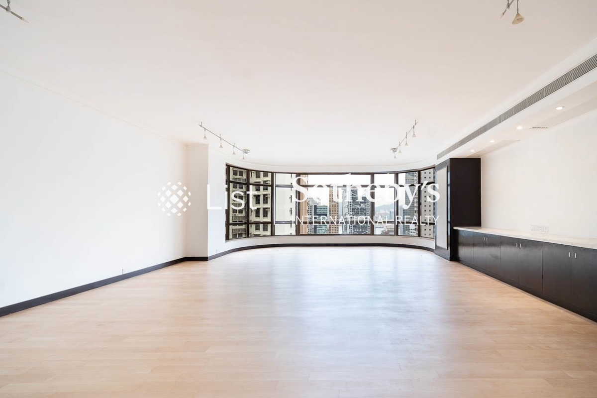 Eva Court 惠苑 | Living and Dining Rooms