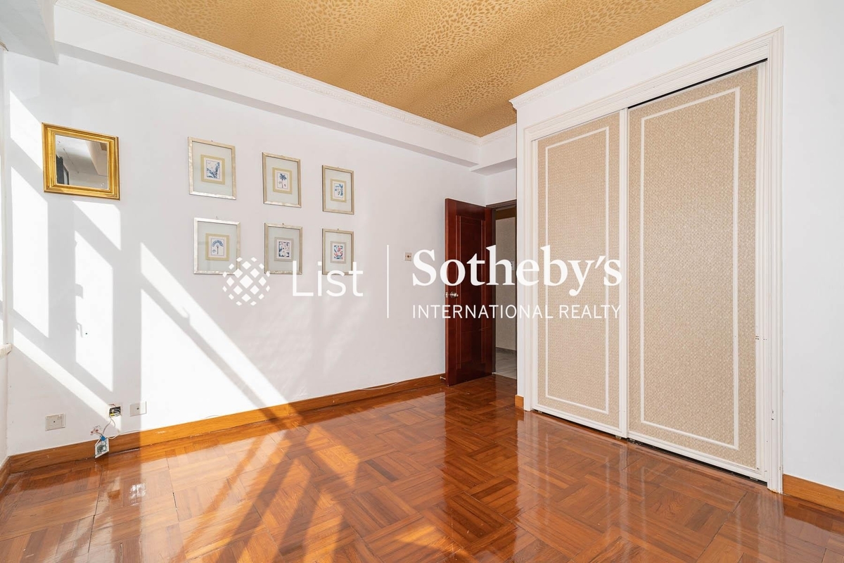 Hatton Place 杏彤苑 | Built-in Wardrobe in Master Bedroom