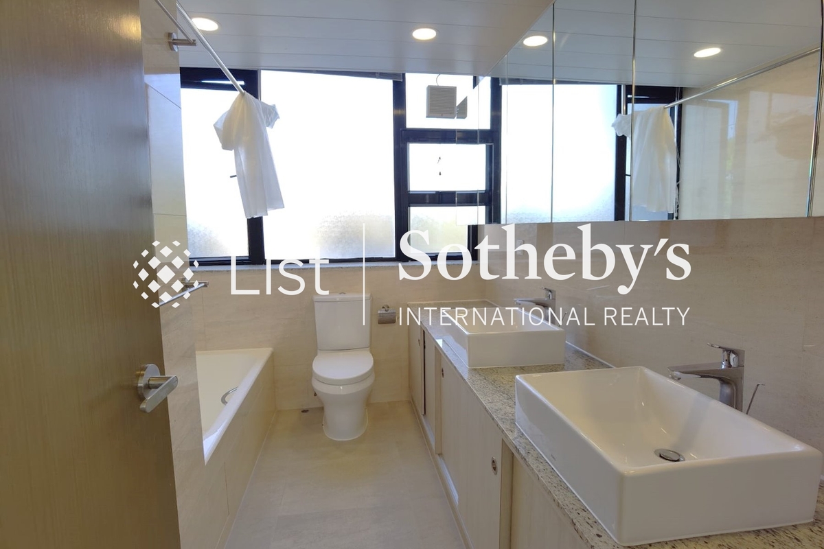 Cameron House 嘉樂苑 | Master Bathroom