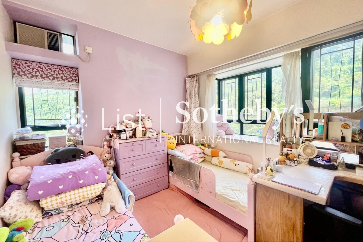 Hong Villa 峰景花園 | Second Bedroom