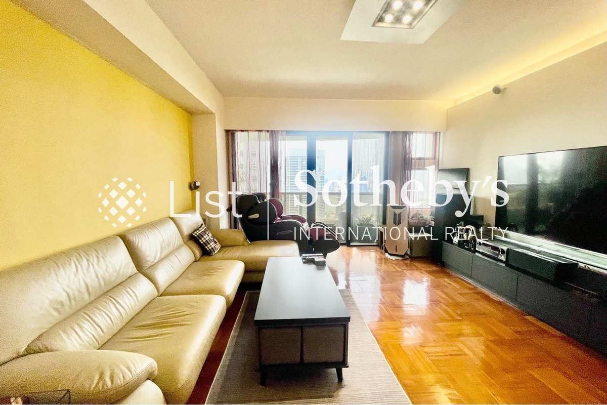 Hong Villa 峰景花園 | Living Room