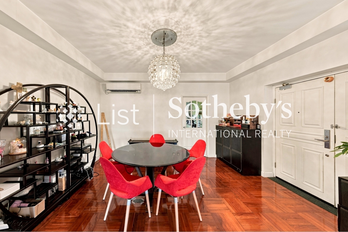 Hong Villa 峰景花园 | Dining Room