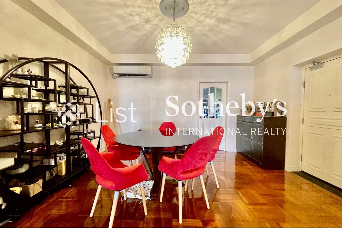 Hong Villa 峰景花園 | Dining Room
