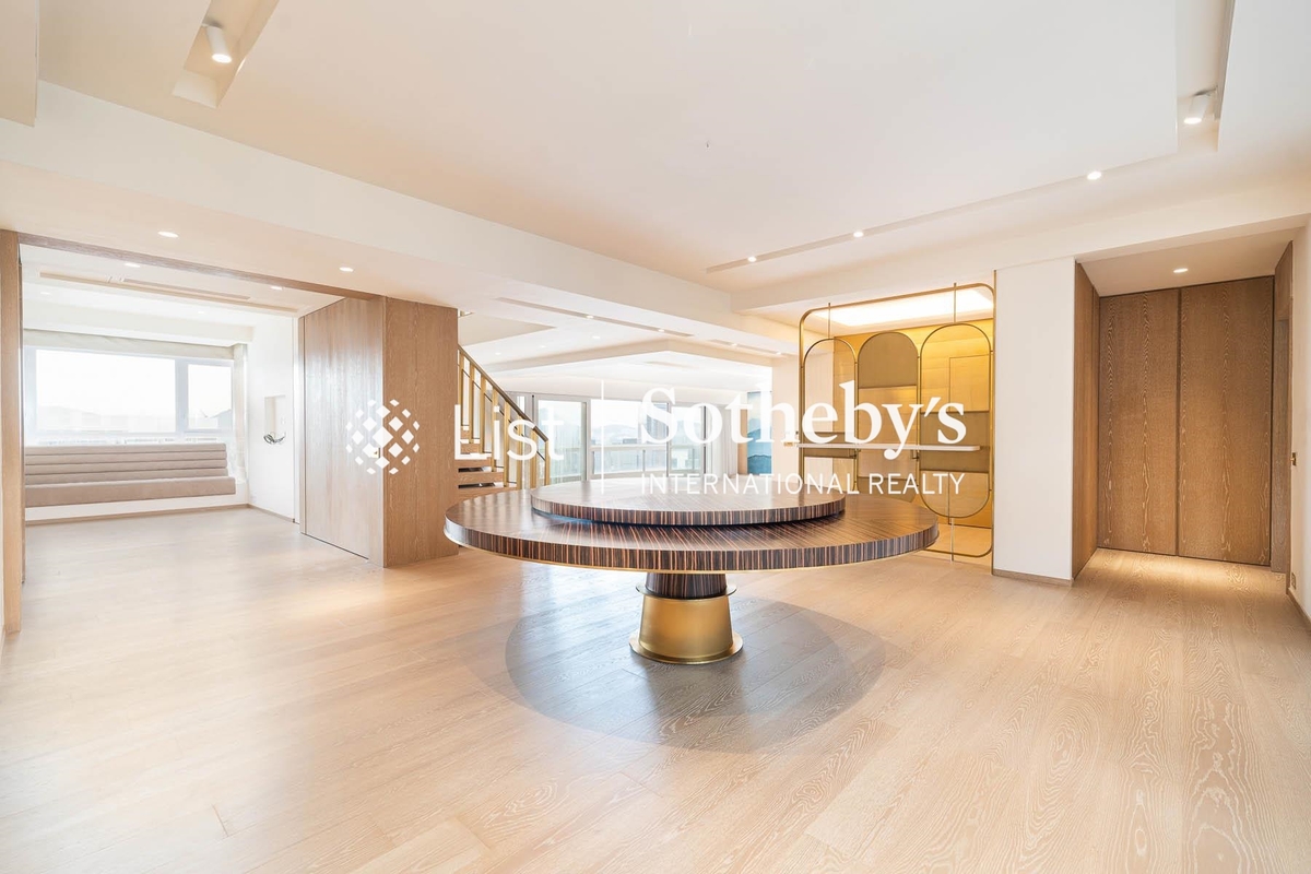 Hong Villa 峰景花園 | Dining Room