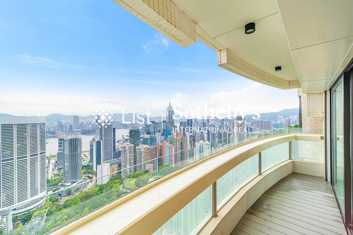 Hong Villa 峰景花園 | Balcony off Living Room