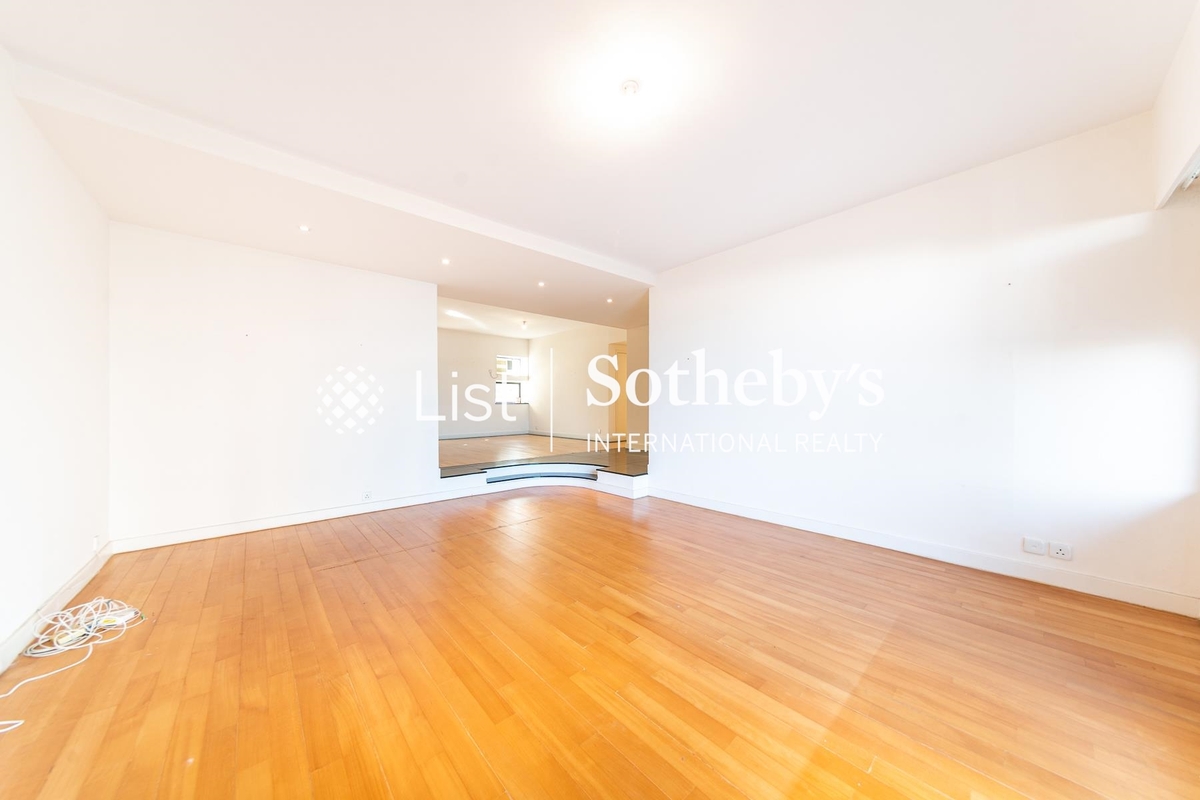 Hong Villa 峰景花園 | Living Room