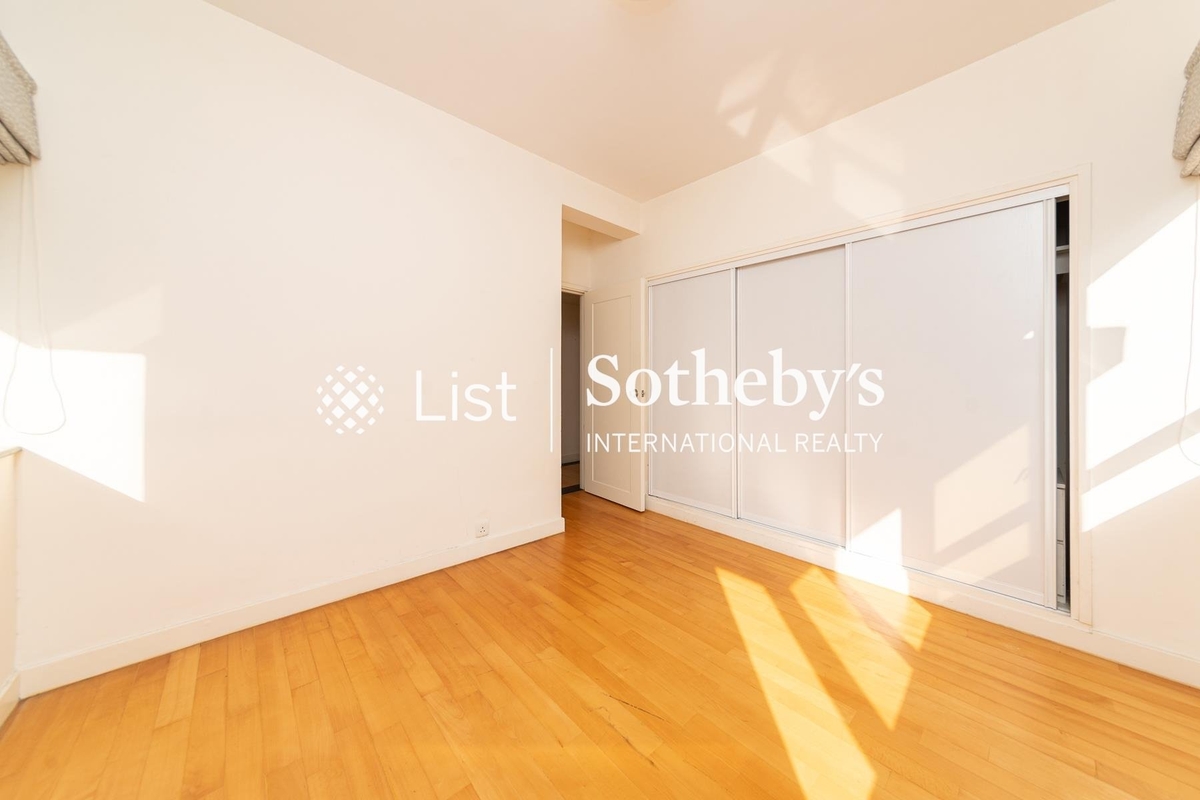 Hong Villa 峰景花園 | Second Bedroom