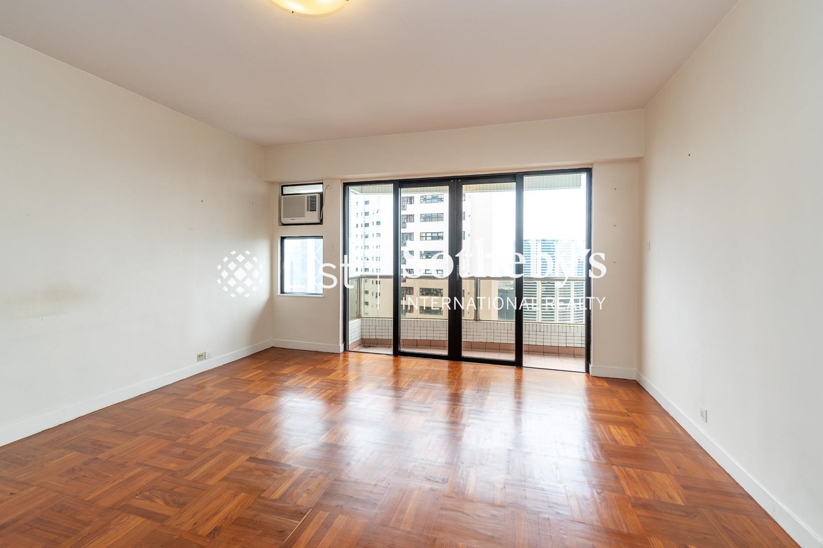 Hong Villa 峰景花園 | Living Room