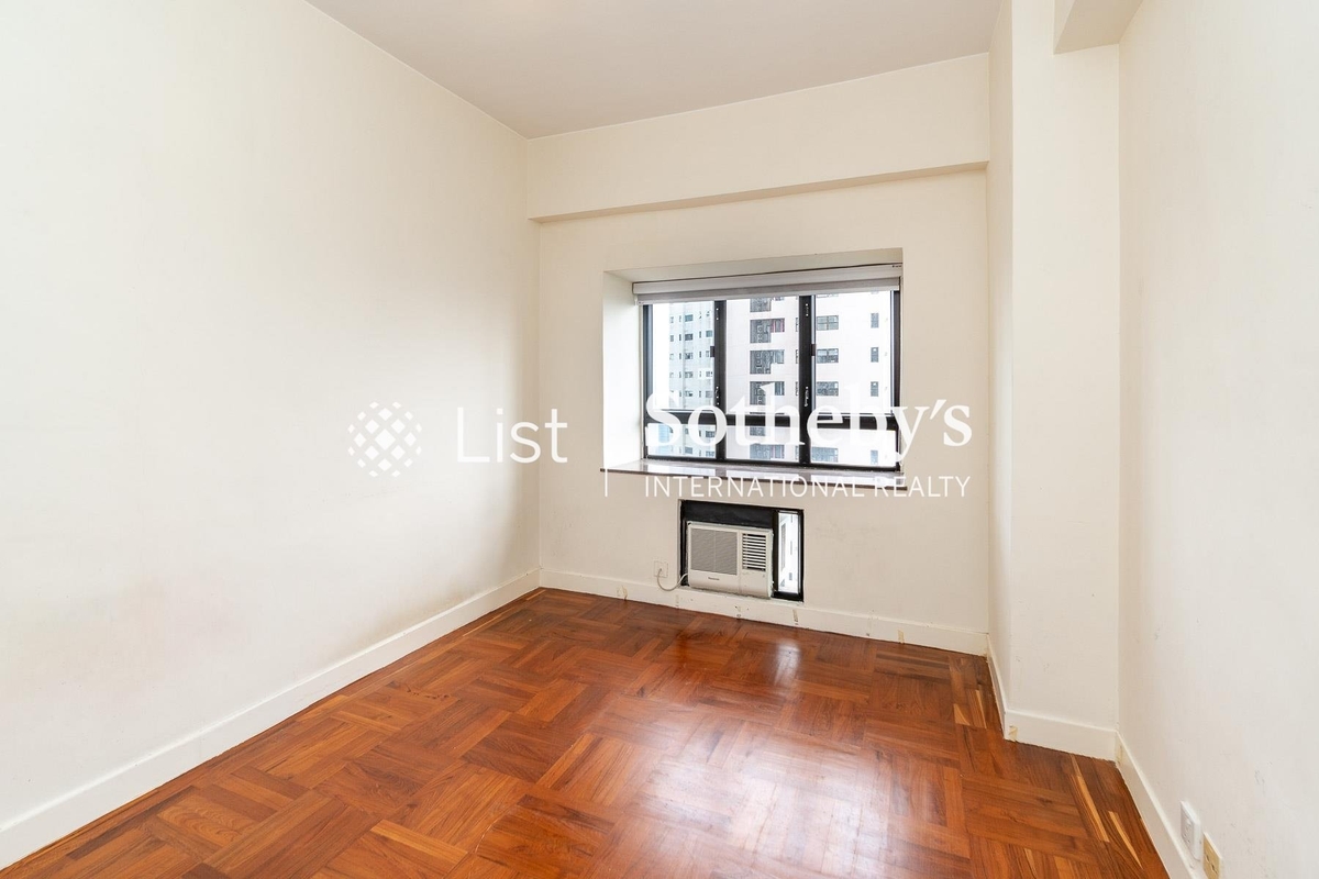 Hong Villa 峰景花園 | Third Bedroom