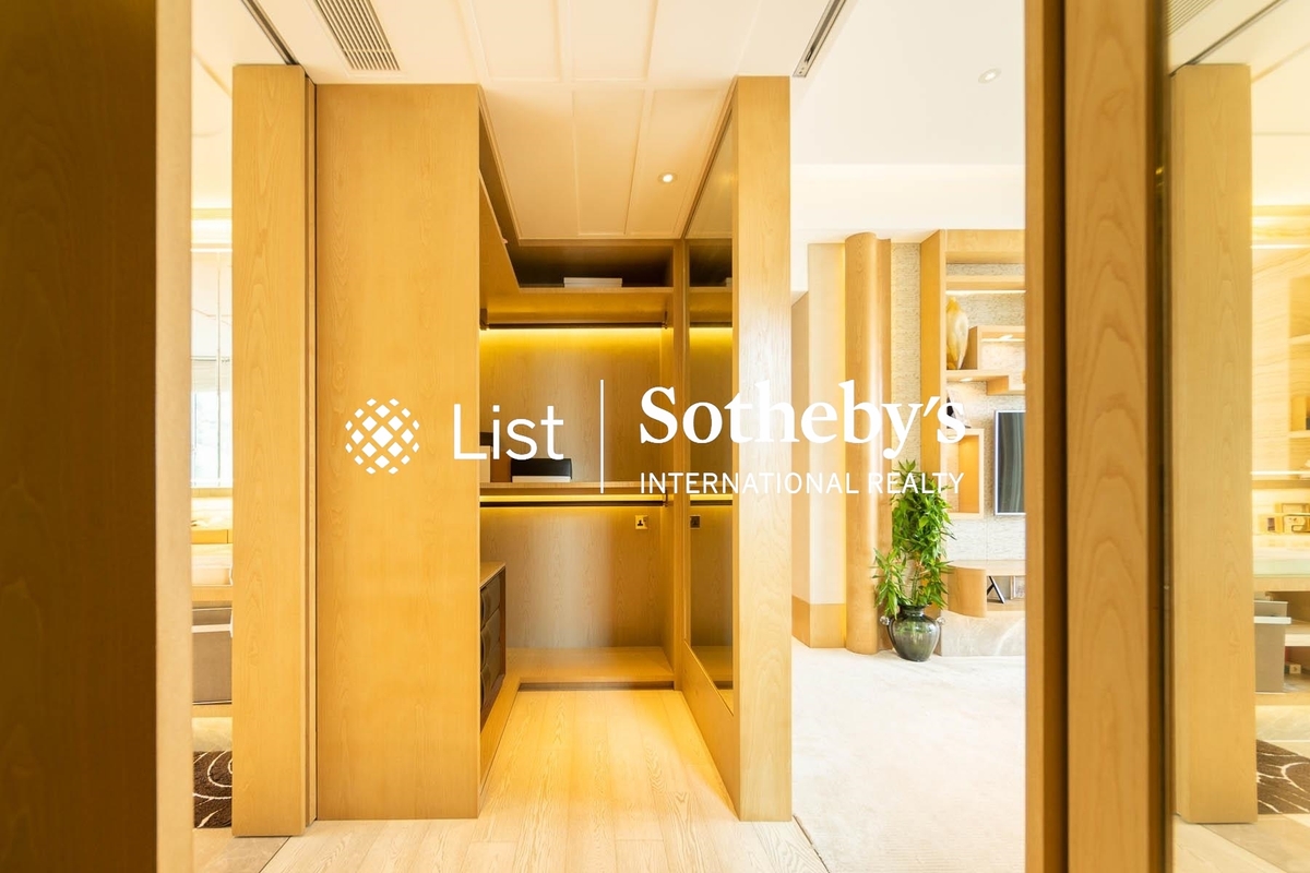 Cluny Park Cluny Park | Walk-in Closet in Master Bedroom