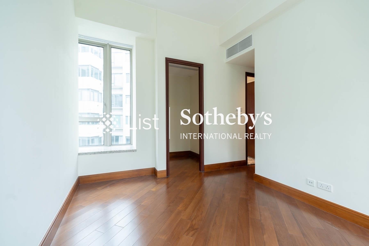 Cluny Park Cluny Park | Walk-in Closet in Master Bedroom