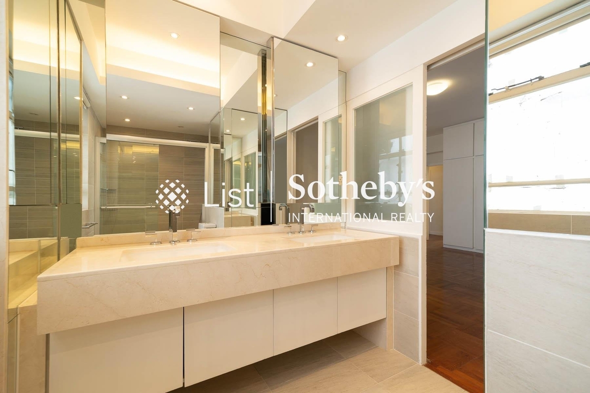 Borrett Mansions 寶德臺 | Master Bathroom