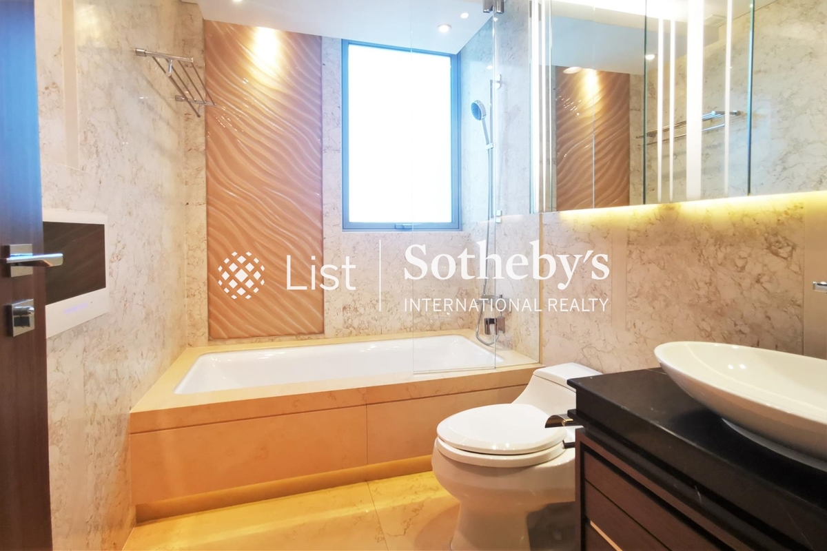 No. 55 Conduit Road 璈珀 | Guest Bathroom