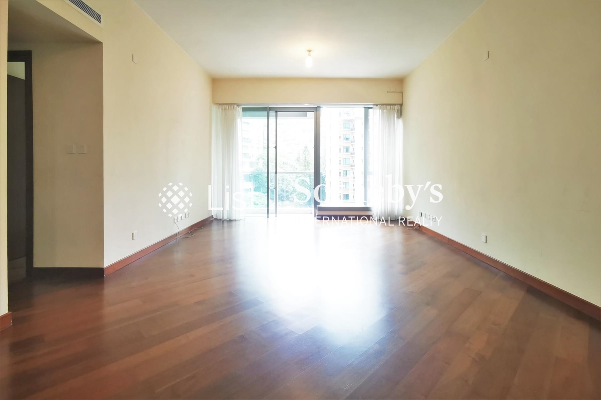 No. 55 Conduit Road 璈珀 | Living and Dining Room