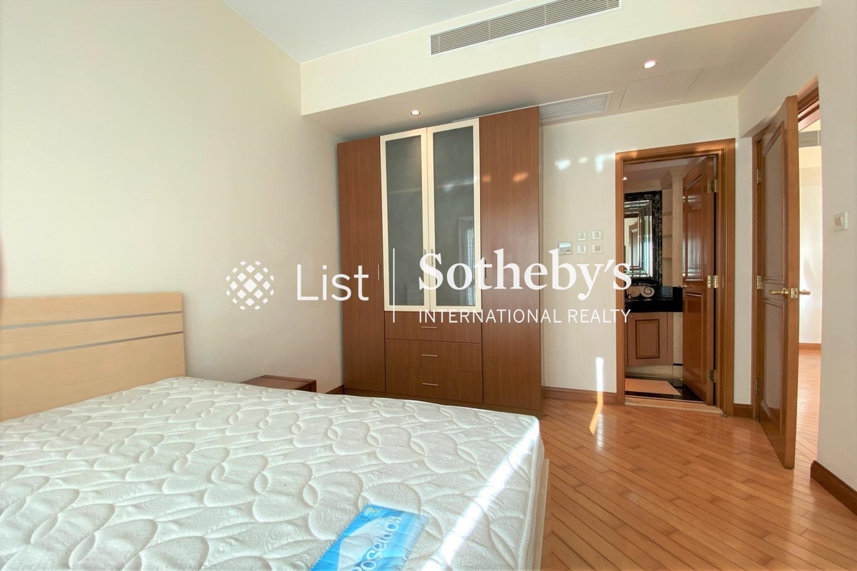 The Leighton Hill 禮頓山 | Built-in Wardrobe in Master Bedroom