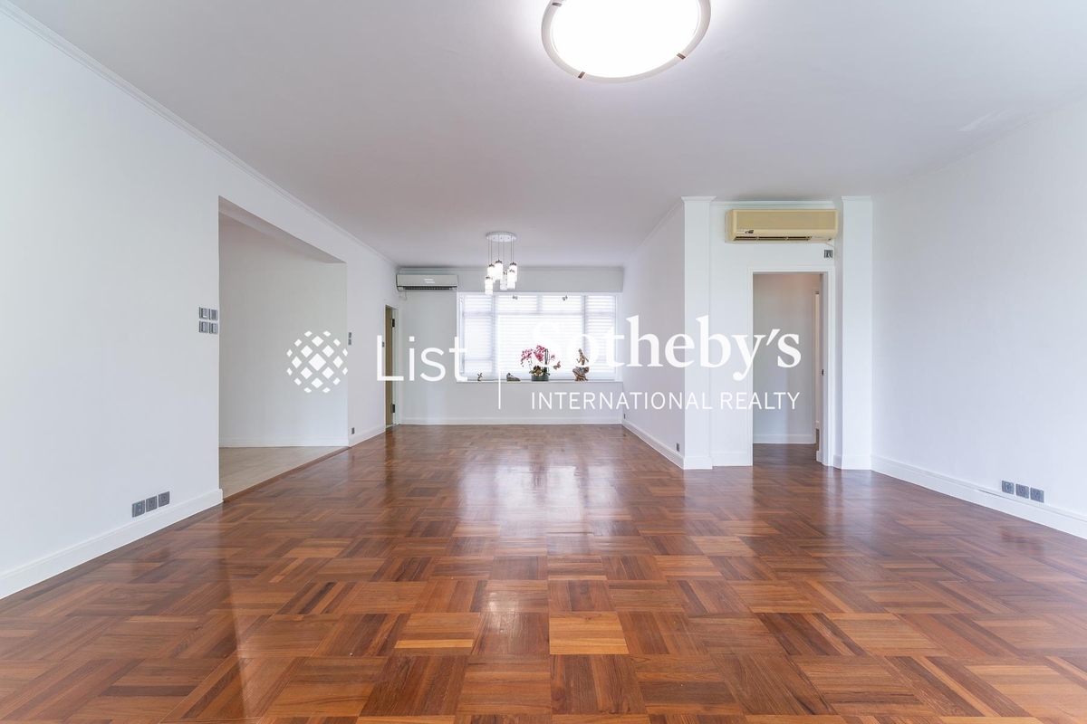 Brewin Court 明雅園 | Living and Dining Room