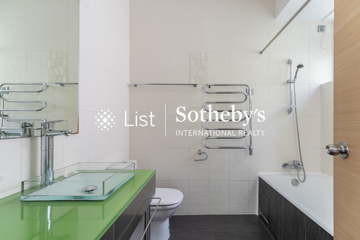 Brewin Court 明雅園 | Master Bathroom