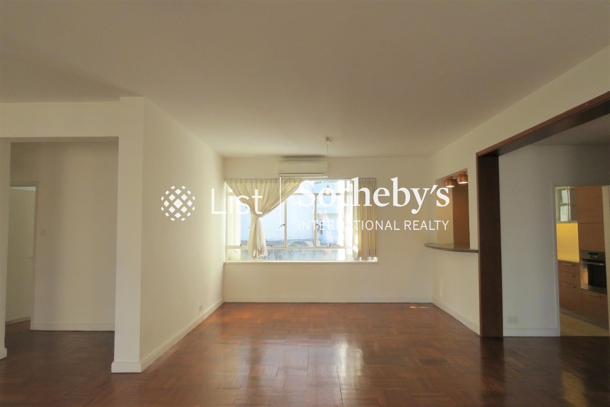 Brewin Court 明雅園 | Living and Dining Room