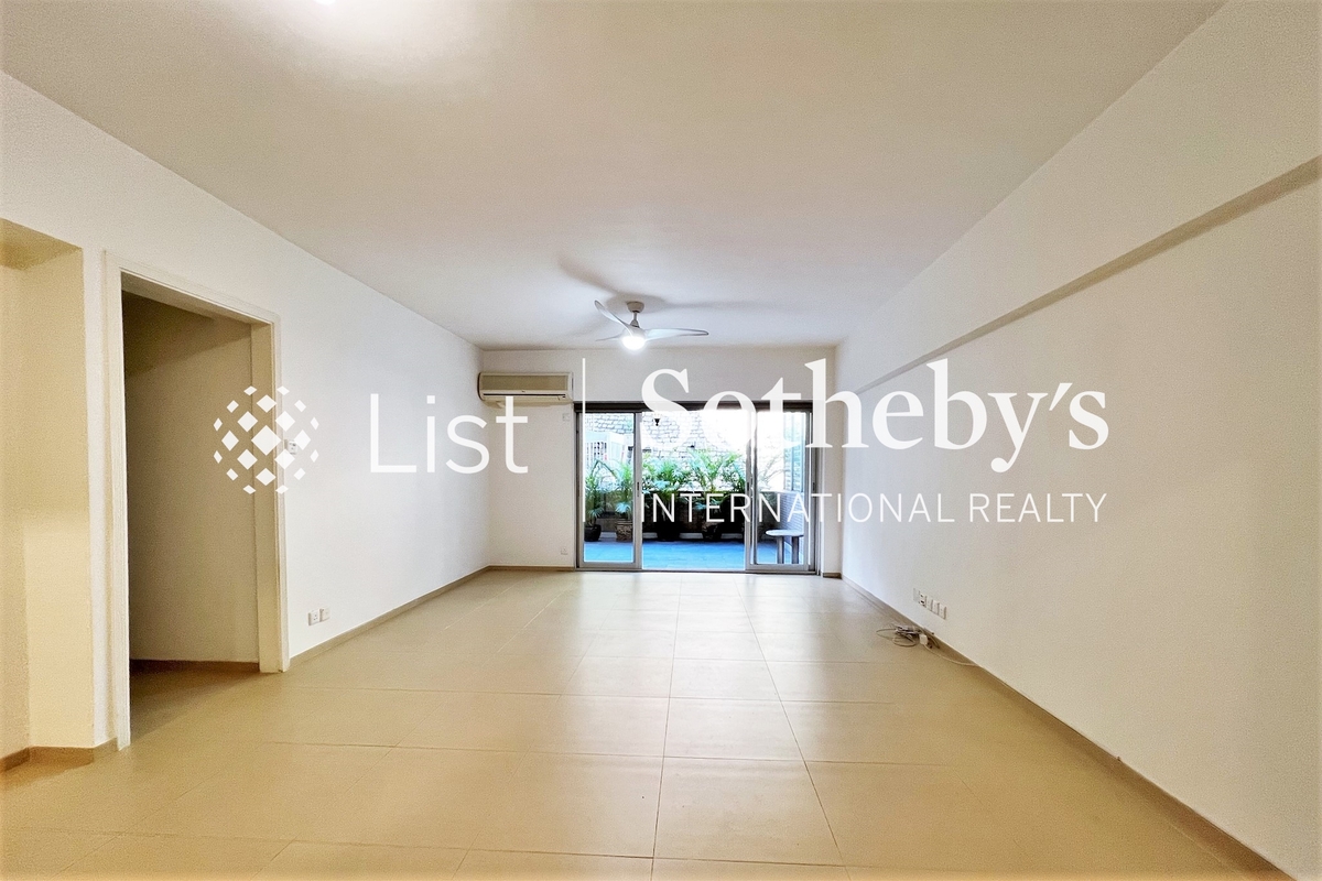 Realty Gardens 聯邦花園 | Living and Dining Room