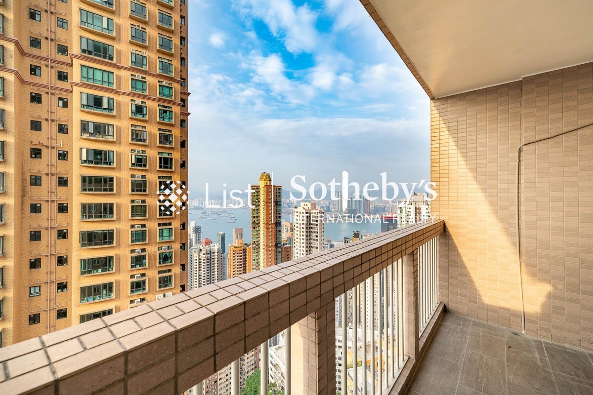 Realty Gardens 聯邦花園 | Balcony off Living and Dining Room