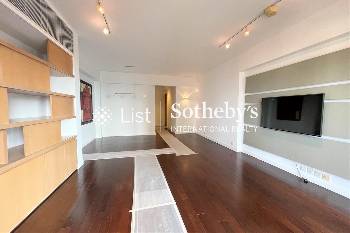 Realty Gardens 聯邦花園 | Living and Dining Room