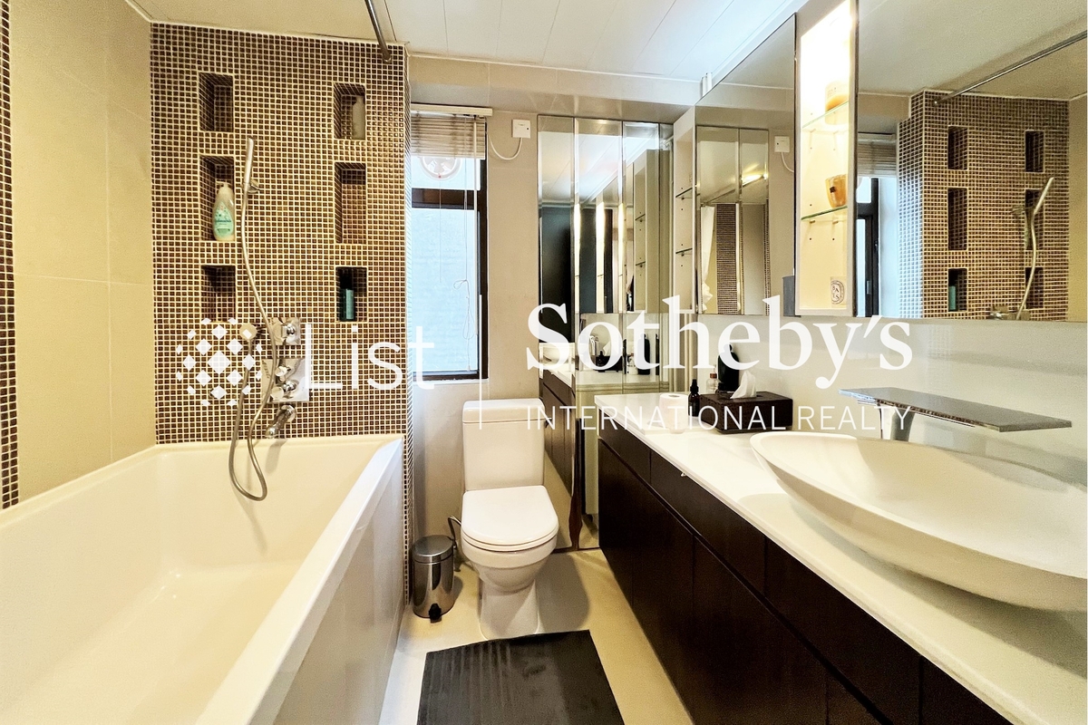 Realty Gardens 联邦花园 | Master Bathroom