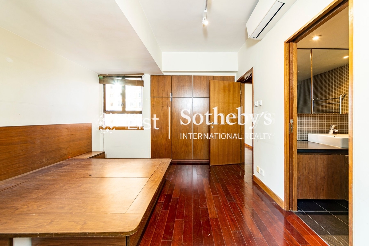 Realty Gardens 联邦花园 | Built-in Wardrobe in Master Bedroom 