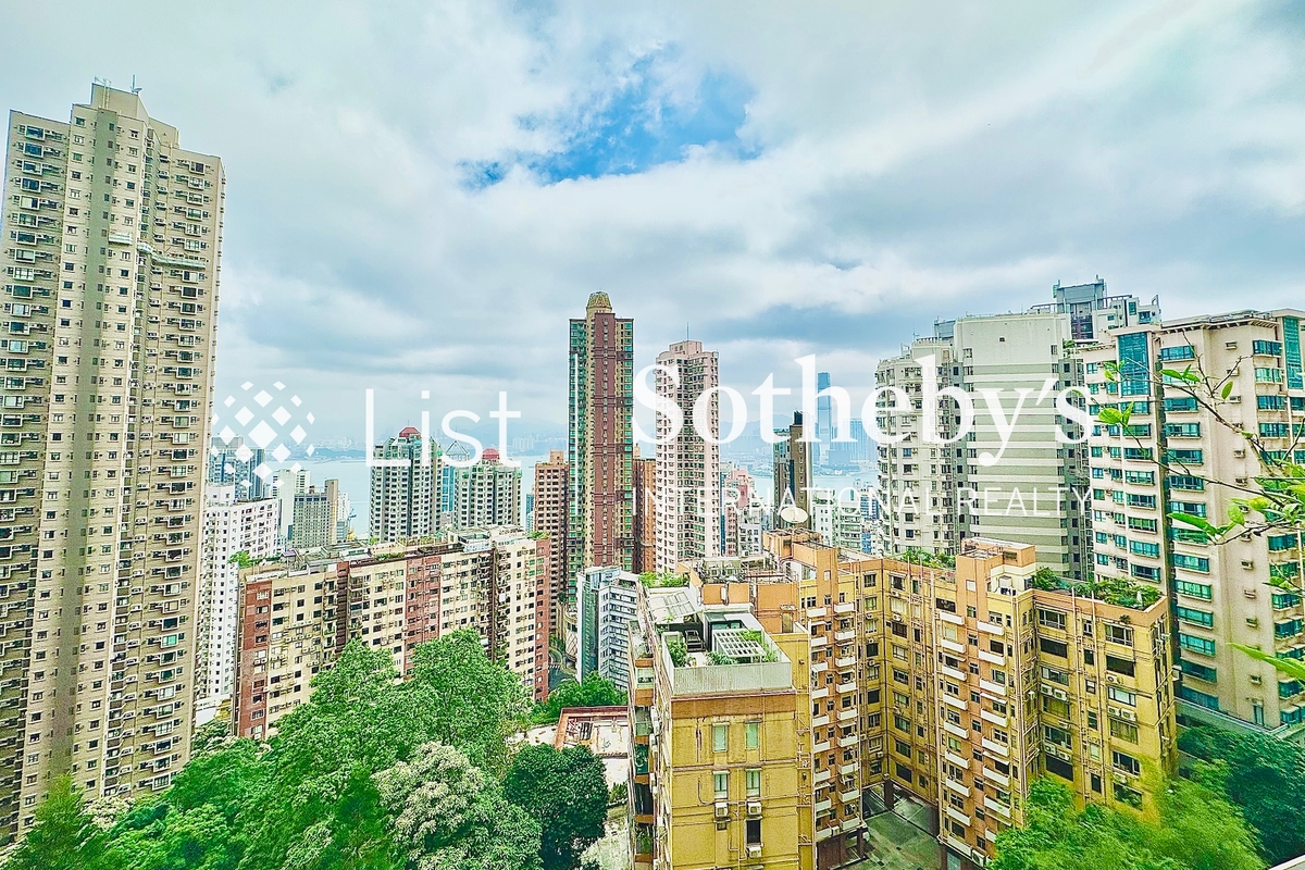 Realty Gardens 聯邦花園 | View from Living and Dining Room