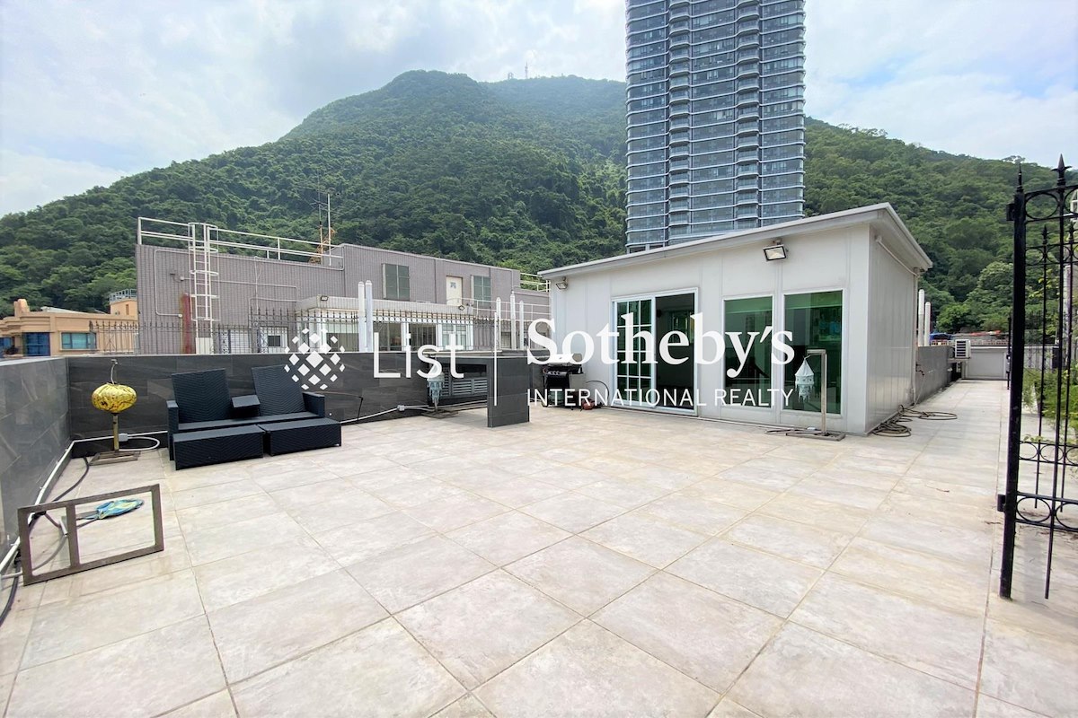 Medallion Heights 金徽阁 | Private Roof Terrace