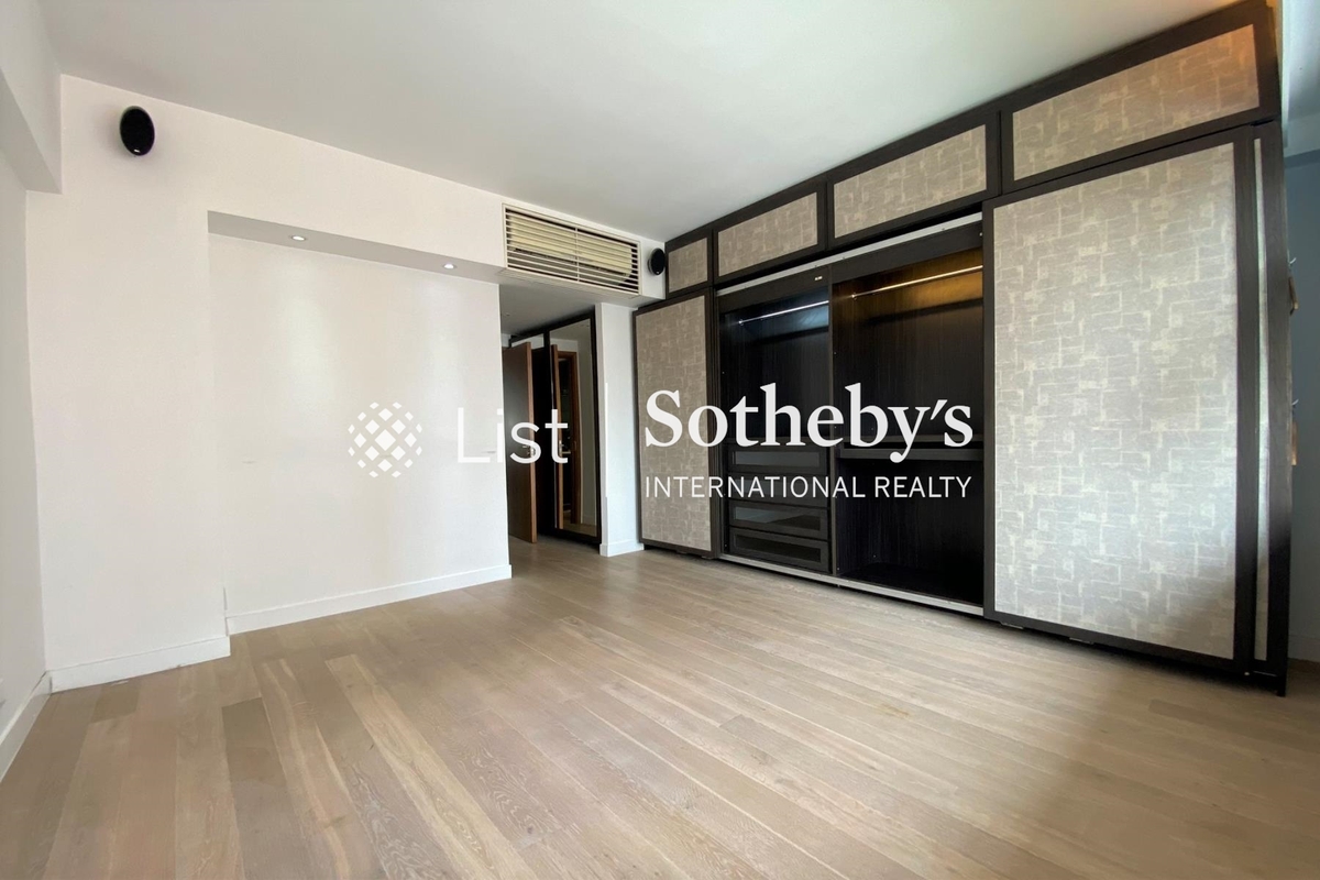 Medallion Heights 金徽閣 | Built-in Wardrobe in Master Bedroom