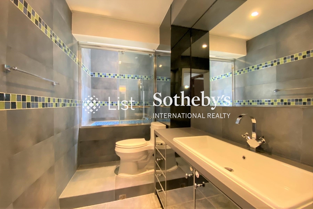 Medallion Heights 金徽閣 | Guest Bathroom