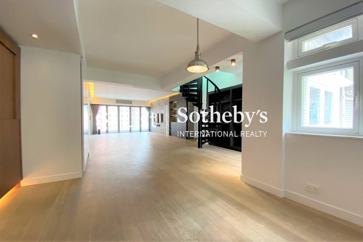 Medallion Heights 金徽閣 | Living and Dining Room