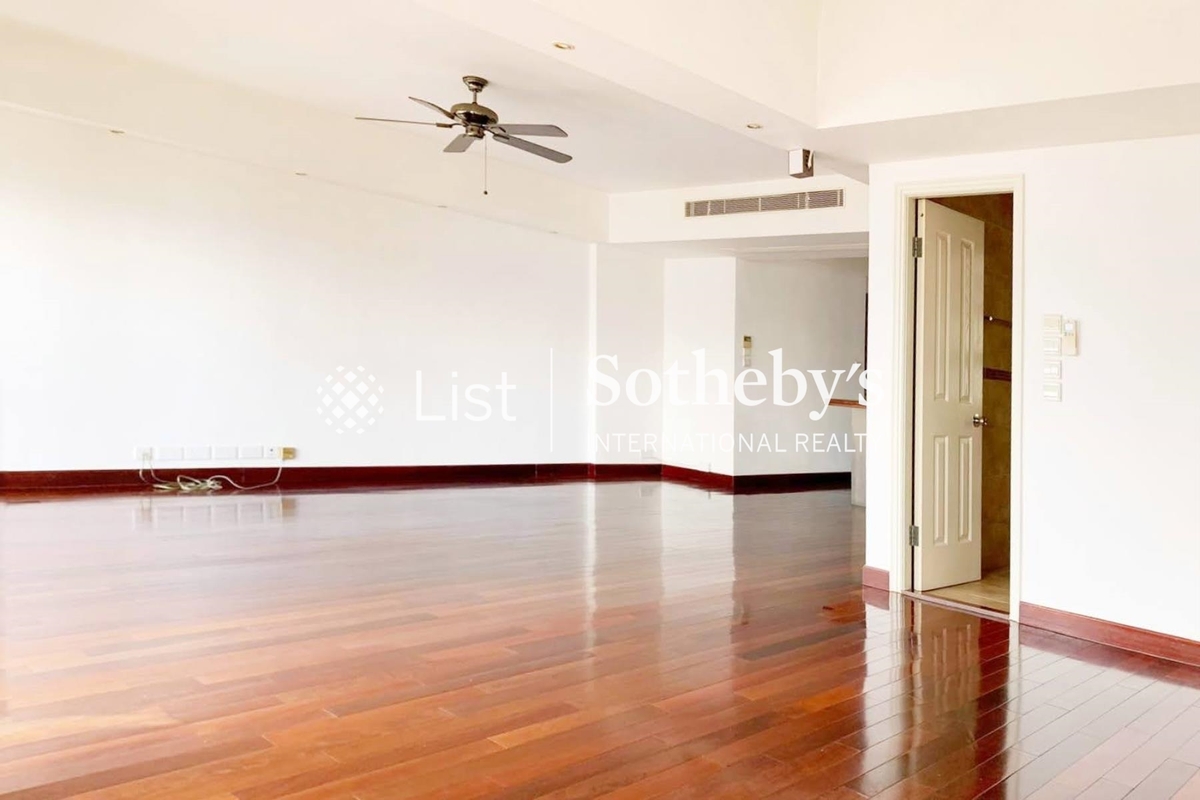 Realty Gardens 聯邦花園 | Living and Dining Room